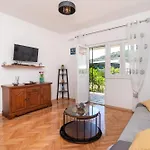 House Mirna Holiday home *