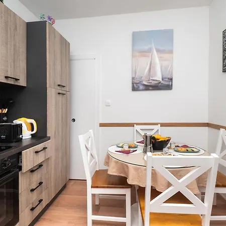 House Mirna Holiday home