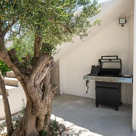 Nyaraló House Mirna *
